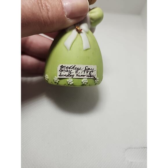 Avon PORCELAIN BELL A Mother's Love 1988 MOTHERS DAY - Picture 5 of 6